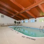 Econo Lodge Inn & Suites 