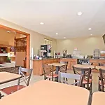 Econo Lodge Inn & Suites 