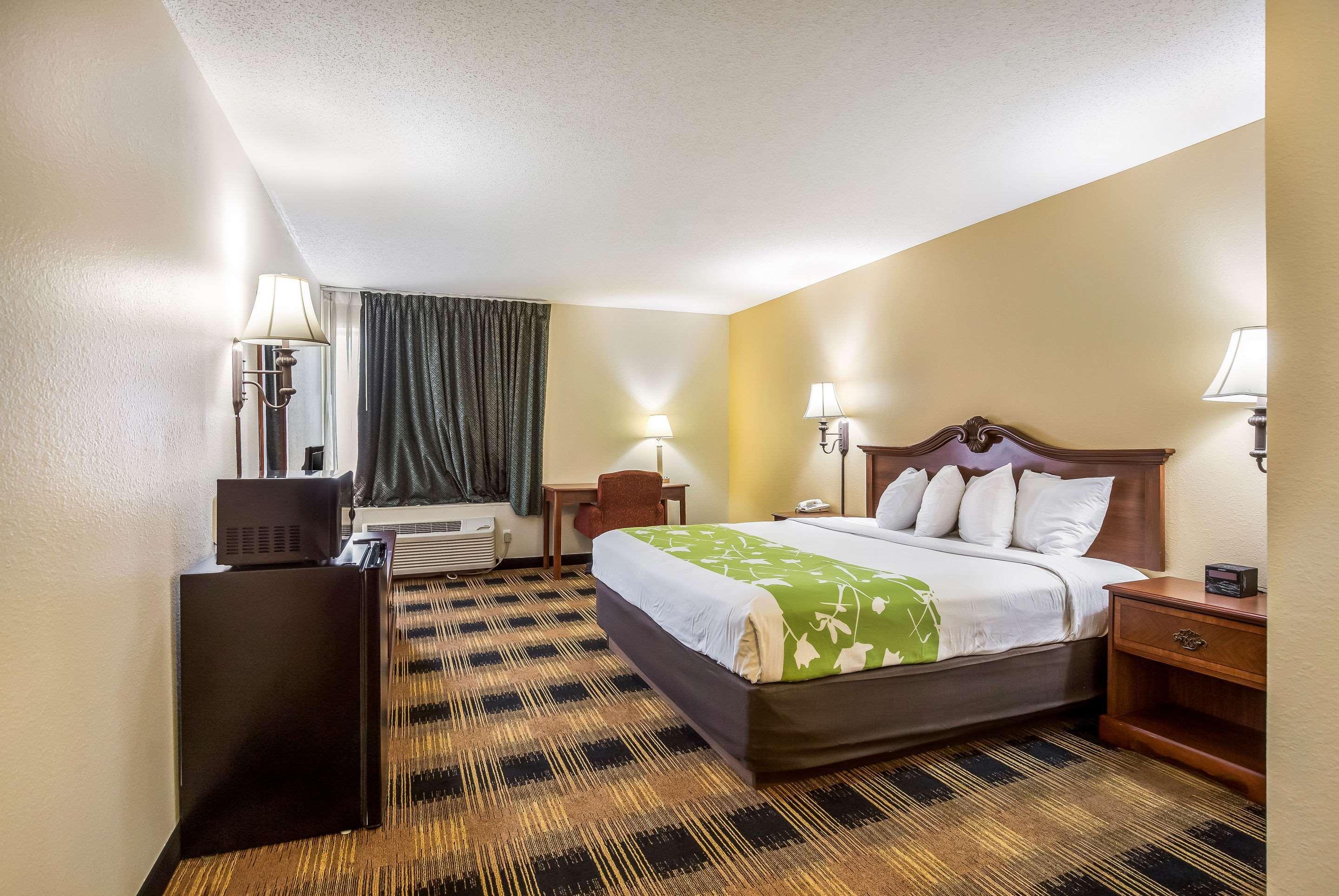 Hotel Econo & St Louis 2*