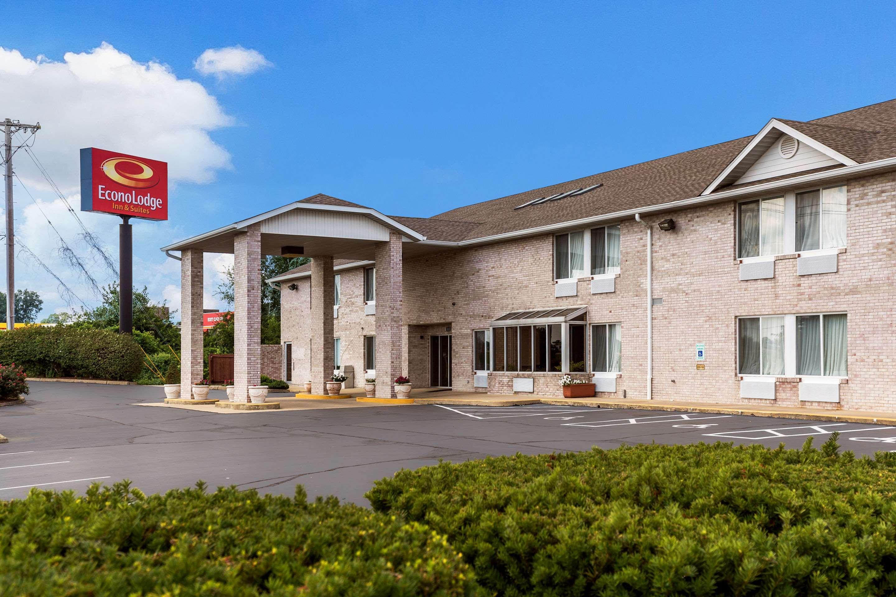 Econo & St Louis Hotel 2*