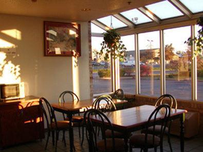 Hotel Econo & St Louis Fairview Heights