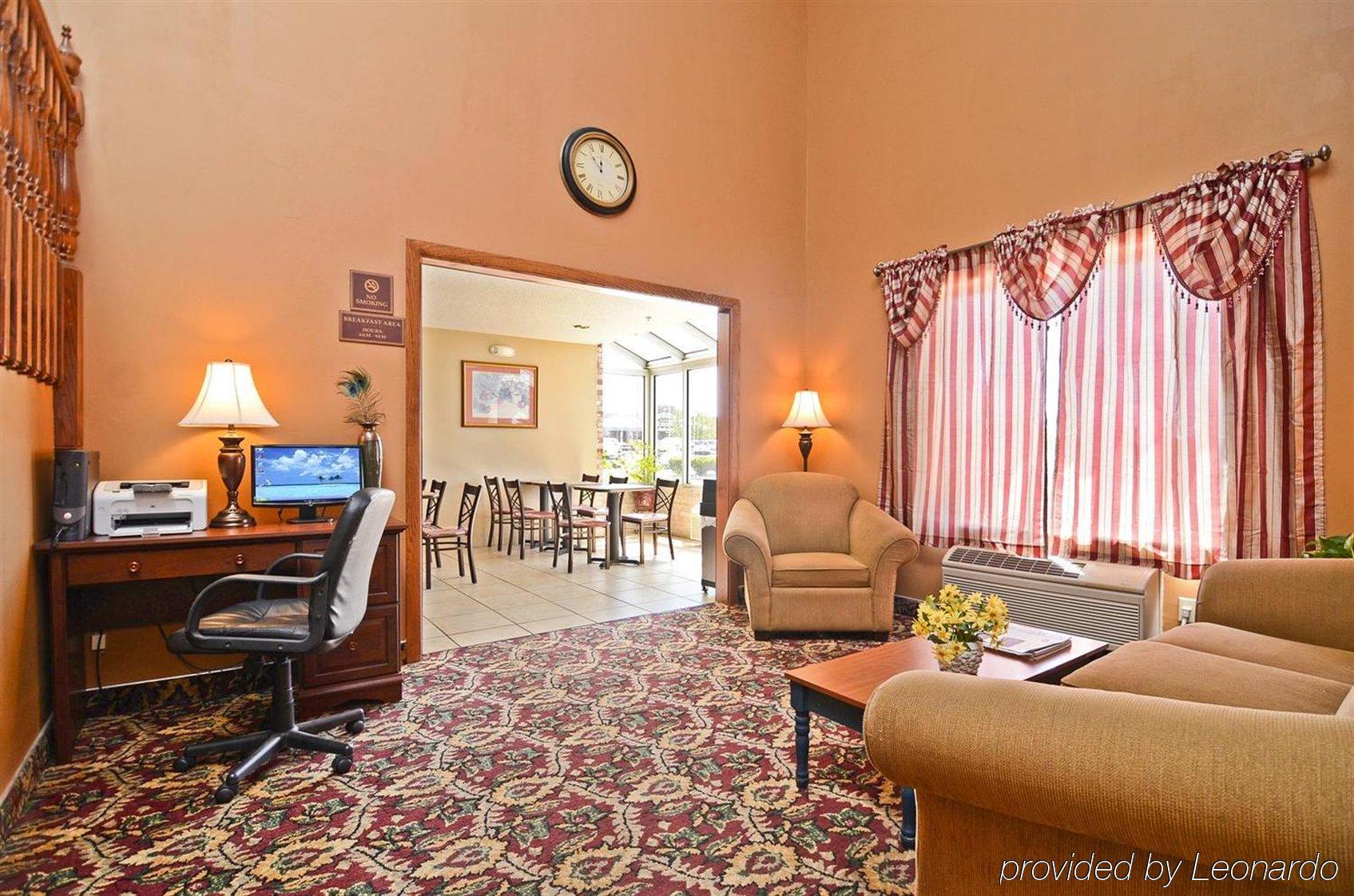 Econo & St Louis Hotel